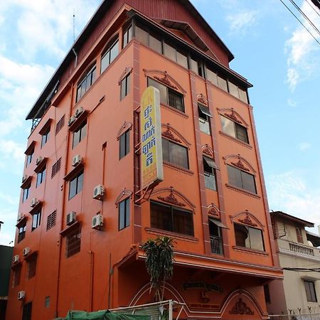 Lucky 2 Guesthouse Phnom Penh Exteriör bild