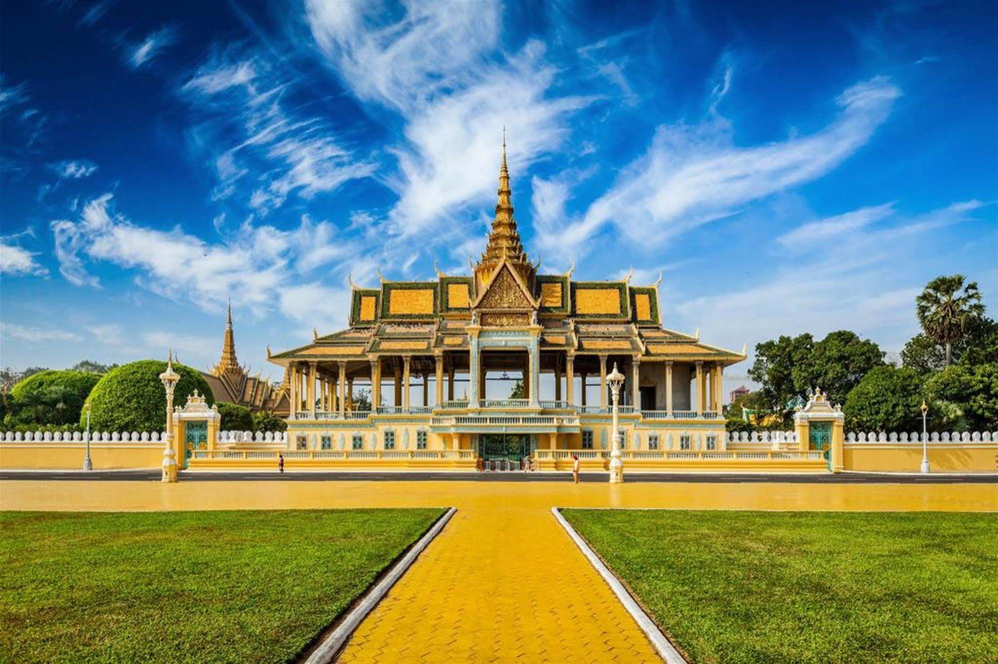 Lucky 2 Guesthouse Phnom Penh Exteriör bild