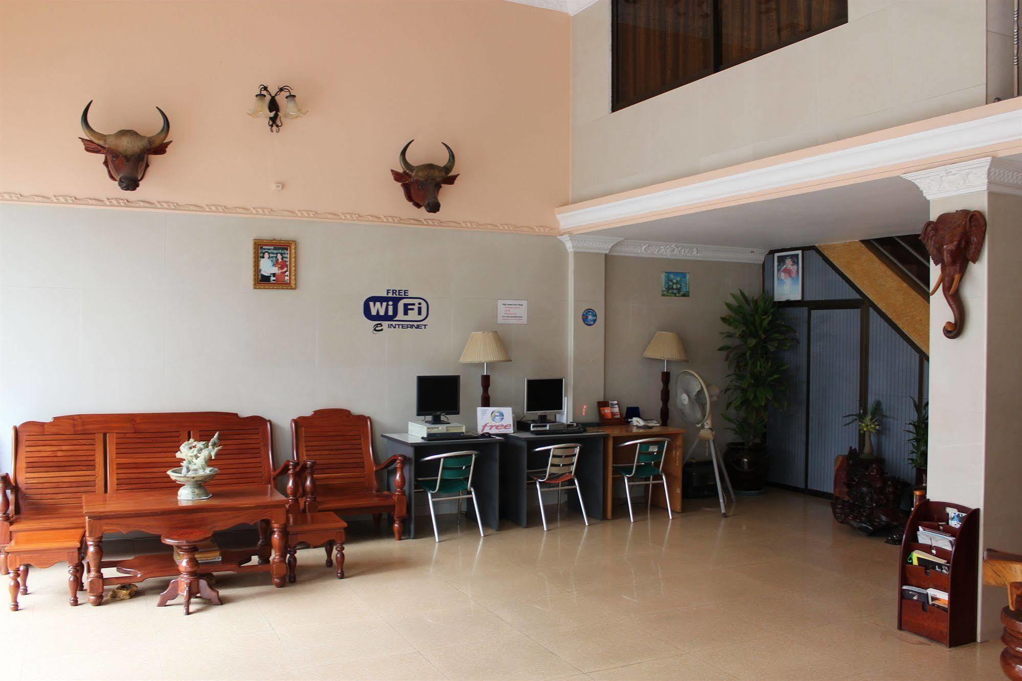 Lucky 2 Guesthouse Phnom Penh Exteriör bild